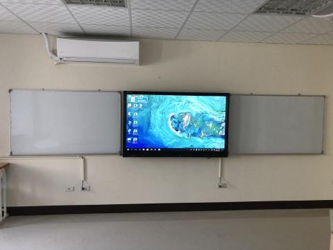 奇幻文創有限公司 - 65"觸控電視含壁掛架施工