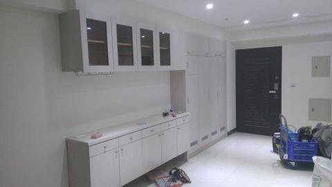 典宏裝修工程 - 玄關高鞋櫃&吊櫃