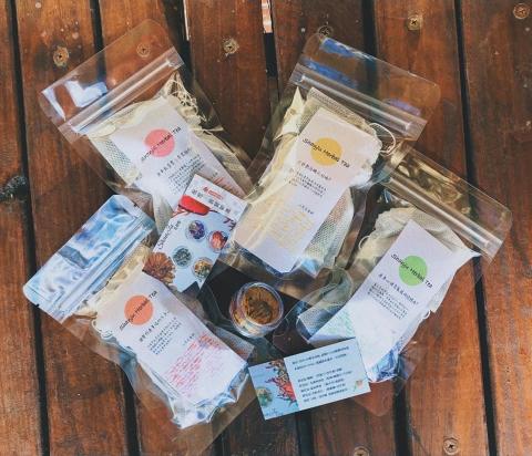 Yawai 個人工作室 - 花茶貼紙設計/名片設計