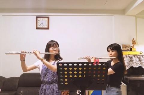 宜君老師鋼琴/長笛/樂理教學 - 工作之餘還不放棄學習長笛,課堂中和老師二重奏,讓她很有成就感喔 宜君老師鋼琴/長笛/樂理教學 - 工作之餘還不放棄學習長笛,課堂中和老師二重奏,讓她很有成就感喔