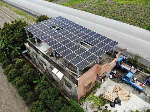 昕陽太陽能發電 周特助 - 農舍屋頂太陽能光電遮陽棚(防水+隔熱) 昕陽太陽能發電 周特助 - 農舍屋頂太陽能光電遮陽棚(防水+隔熱)