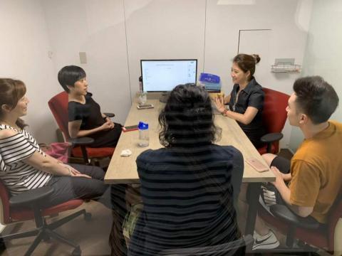 汪友蘭 - Say It 成人英語班上課側拍 汪友蘭 - Say It 成人英語班上課側拍