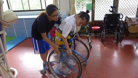 楊詠心（兒童活動訓練/老人運動訓練/核心運動訓練/伴讀家教 - 特殊教育兒童站立能力訓練