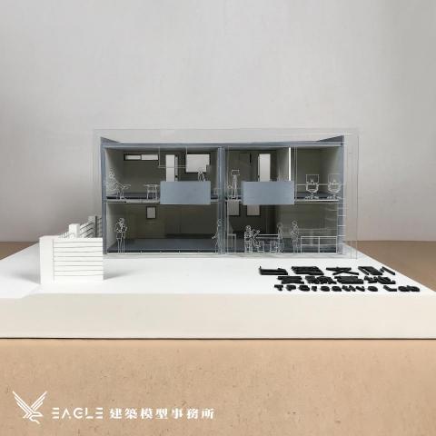 Eagle模型事務所 - 建築模型 / 雷射切割 - ➤台電文創實驗基地 - 建築模型」
這座模型從受孕到生產只花了短短的兩周，就用力地生出來啦!
小編認為這座模型最困難之處是牆面的不均勻表現，在上色噴漆的階段，每次上完色，心中都會蹦出「好像上的太均勻了耶」或「這個表現不夠有質感」!
前前後後重新上色了五、六次，最後才完成自認為很漂亮的外牆表現啊!