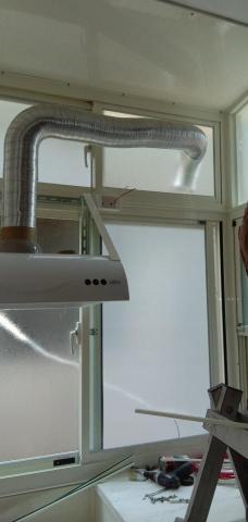 蔡先生 - 安裝油煙機，鋁窗外推工程