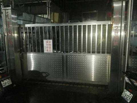 蔡先生 - 不鏽鋼手推門