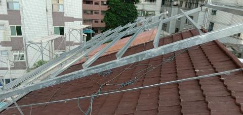 蔡先生 - 屋頂增高，覆蓋頂板，隔熱 