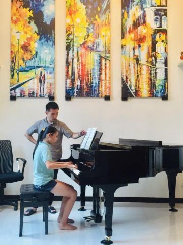 王智玄 - 上課情景、上課琴房