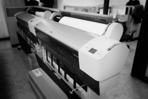 采硯創意有限公司 - 愛普生大尺寸全彩印表機