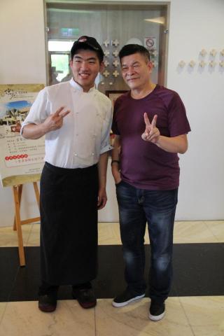 郭丁億 - 但任會館西餐一廚，服務知名藝人，合影
