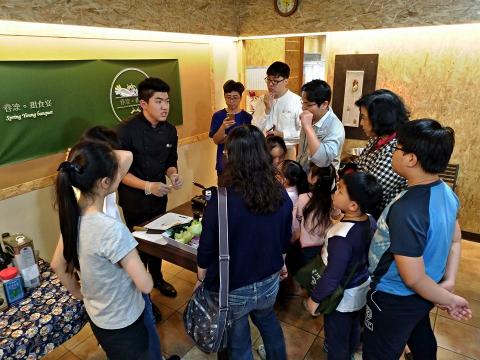 郭丁億 - 小農市集親子活動
