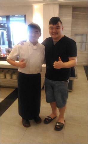 郭丁億 - 但任會館西餐一廚，服務知名藝人，合影