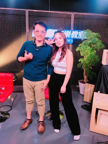 超展開音樂 Adam老師 - 節目樂手(feat陳X語)  超展開音樂 Adam老師 - 節目樂手(feat陳X語)