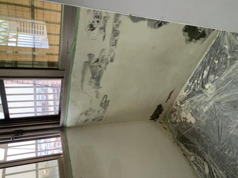 鴻利維護工程行 - 壁癌處理中