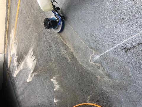 耘源有限公司（專業辦公室、商業大樓清潔規劃） - 地下室坡道清洗