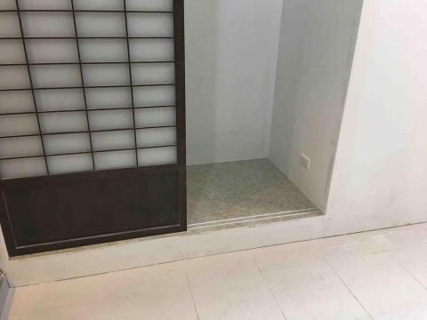 世華工程行 - 油漆批土施工中