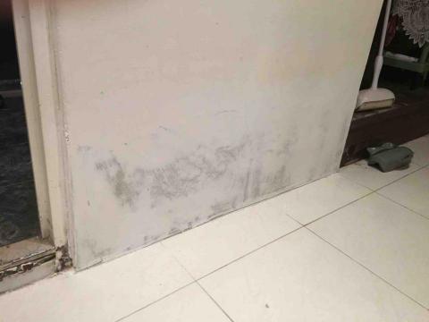 世華工程行 - 油漆研磨施工中