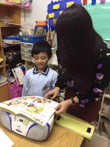 Claire的快樂教學天地 - 我喜歡讓孩子快樂地學習英文，讓他們從小就喜歡英文，養成他們不用被逼迫就會自主去學習。
因為學習語言是一輩子的，不只是爲了應付考試，長大出國也很受用的。