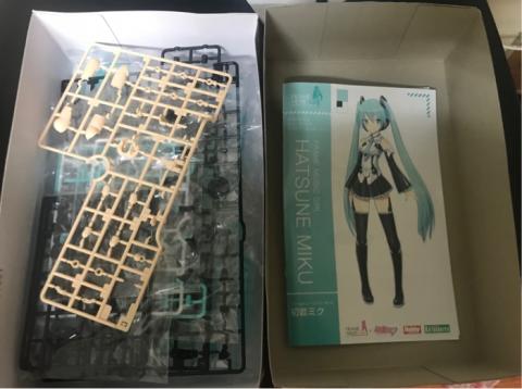 越彩珠寶、模型工作室 - 模型代工:初音未來。組裝前 越彩珠寶、模型工作室 - 模型代工:初音未來。組裝前