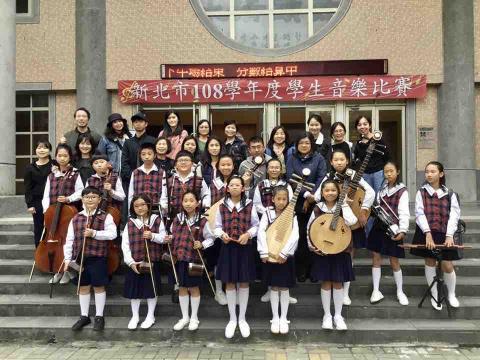 陳劭瑜 - 帶領文林國小絲竹團參賽榮獲第一名