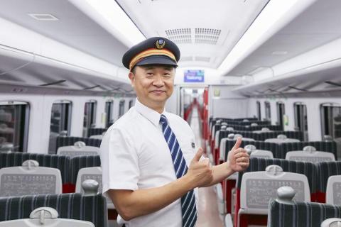 荷豫有限公司 - 人像拍攝_邰智源_台鐵月刊_荷豫