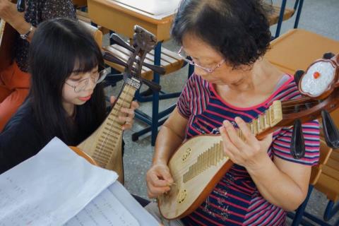 Winni老師音樂教學 - 對於教學有極大的熱誠，平時也參與需多教學案件。