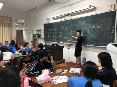 嗨克德語教學HeikesDeutschkurs - 高中德語教學實況 嗨克德語教學HeikesDeutschkurs - 高中德語教學實況