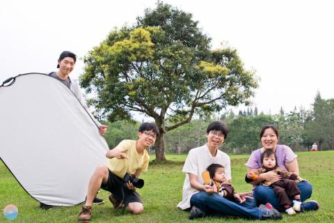許育瑄 RS PHOTO 36 - 全家福外拍|2019春|南投埔里暨大|工作團隊與客戶合影