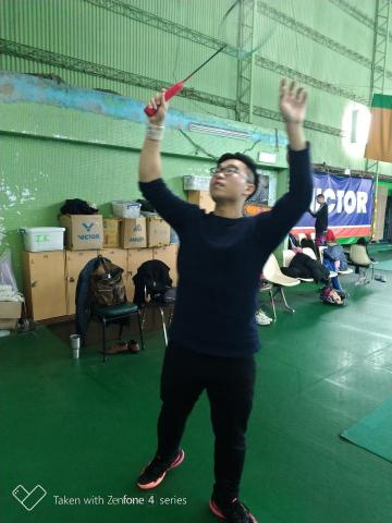 ［新穎羽球班］ 全年齡專業羽球教練 - 教導如何以"正手拍"內旋發力"