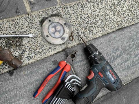 尼豪水電宅修 - 地底燈跳電查修