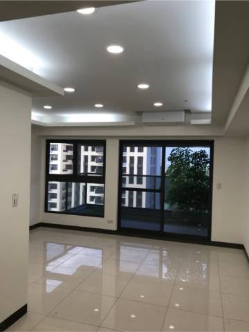 榆辰窗簾地板壁紙室內裝璜統包工程 - 