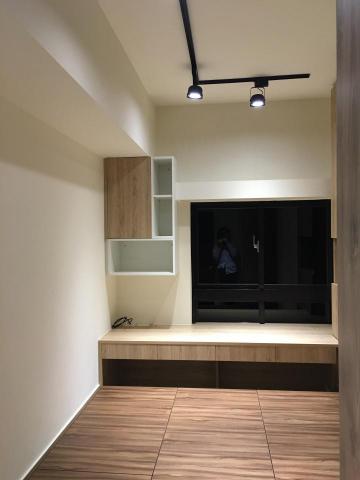 洋葱 - 兩兄弟的小臥室衣櫃和靠窗書桌