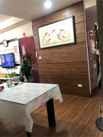 文藝窗簾、地板工程 - Pvc地板，貼在牆壁