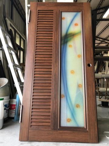 詠鑫整修工程行 - 胡桃木紋色彩繪浴室門 詠鑫整修工程行 - 胡桃木紋色彩繪浴室門