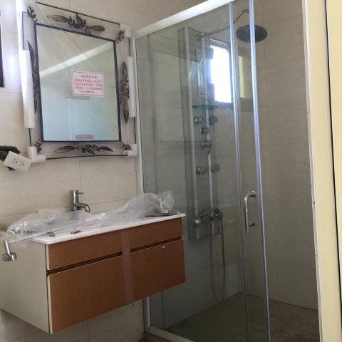 李逸羣 - 全新衛浴設備安裝