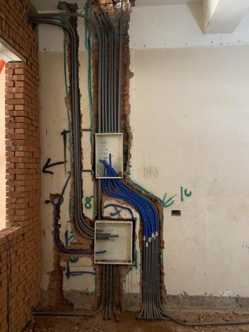 李逸羣 - 舊屋翻修配管配電