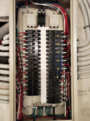 原泉-甲級承裝 - 電箱整理乾淨，客戶住的安全。