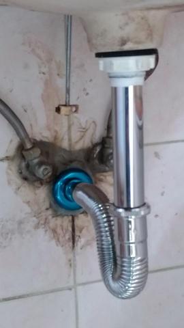 翁sir - 洗臉盆下水無法止水及排水管漏水更換新品完工圖。