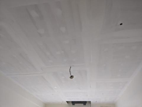 三合順防水油漆塗裝裝修工程 - 輕隔間天花板面全面批土毛細孔補平