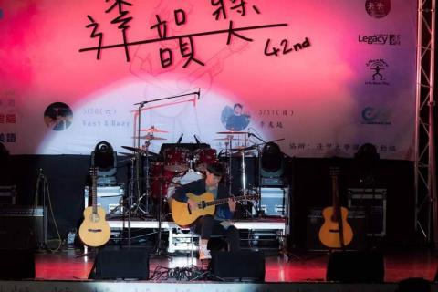 陳俊呈 - 入圍逢甲逢韻獎決賽 陳俊呈 - 入圍逢甲逢韻獎決賽