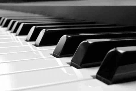 提供唱歌服務的專家李婕寧