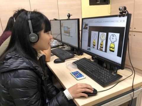 陳宣瑄 - 數位學伴中與小朋友進行課間小遊戲
