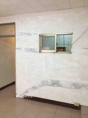 玖佰益時尚油漆外牆防水PU工程 - 地震後廁所牆面撕裂,水泥施工補土 玖佰益時尚油漆外牆防水PU工程 - 地震後廁所牆面撕裂,水泥施工補土