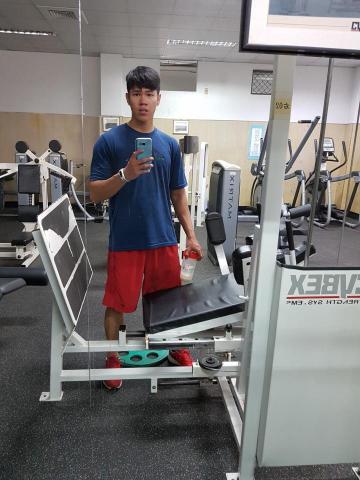 提供衝浪教練課服務的專家jeff_fit