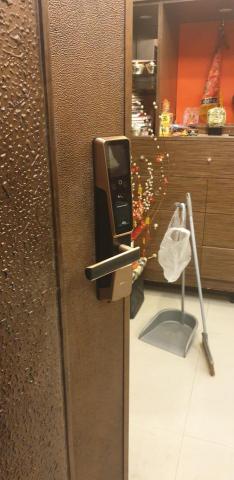 以探科技有限公司 - 人臉辨識門把鎖