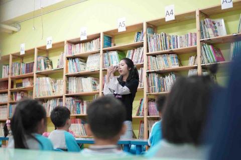 Tr. Annie - 全美不插電機器人課程