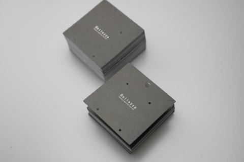 龍‧設‧計 - Belleza_accessory
以銀飾和金飾為主的飾品工作室，以深色的底襯托出金銀飾的耀眼。