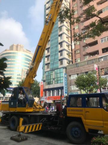 乙程環保工程有限公司(統包工程部) - 高空吊料作業 乙程環保工程有限公司(統包工程部) - 高空吊料作業