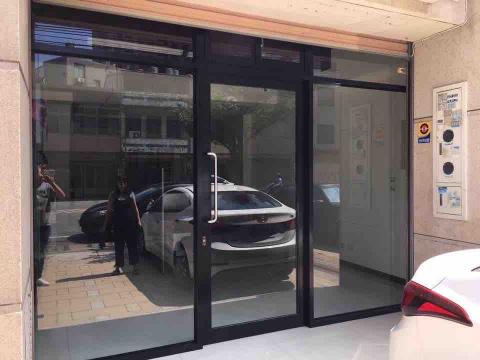 鋁門窗玻璃工程 • - 