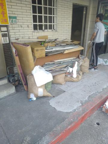 小胖 - 就連垃圾也要整齊堆放。
不放過任何小細節。